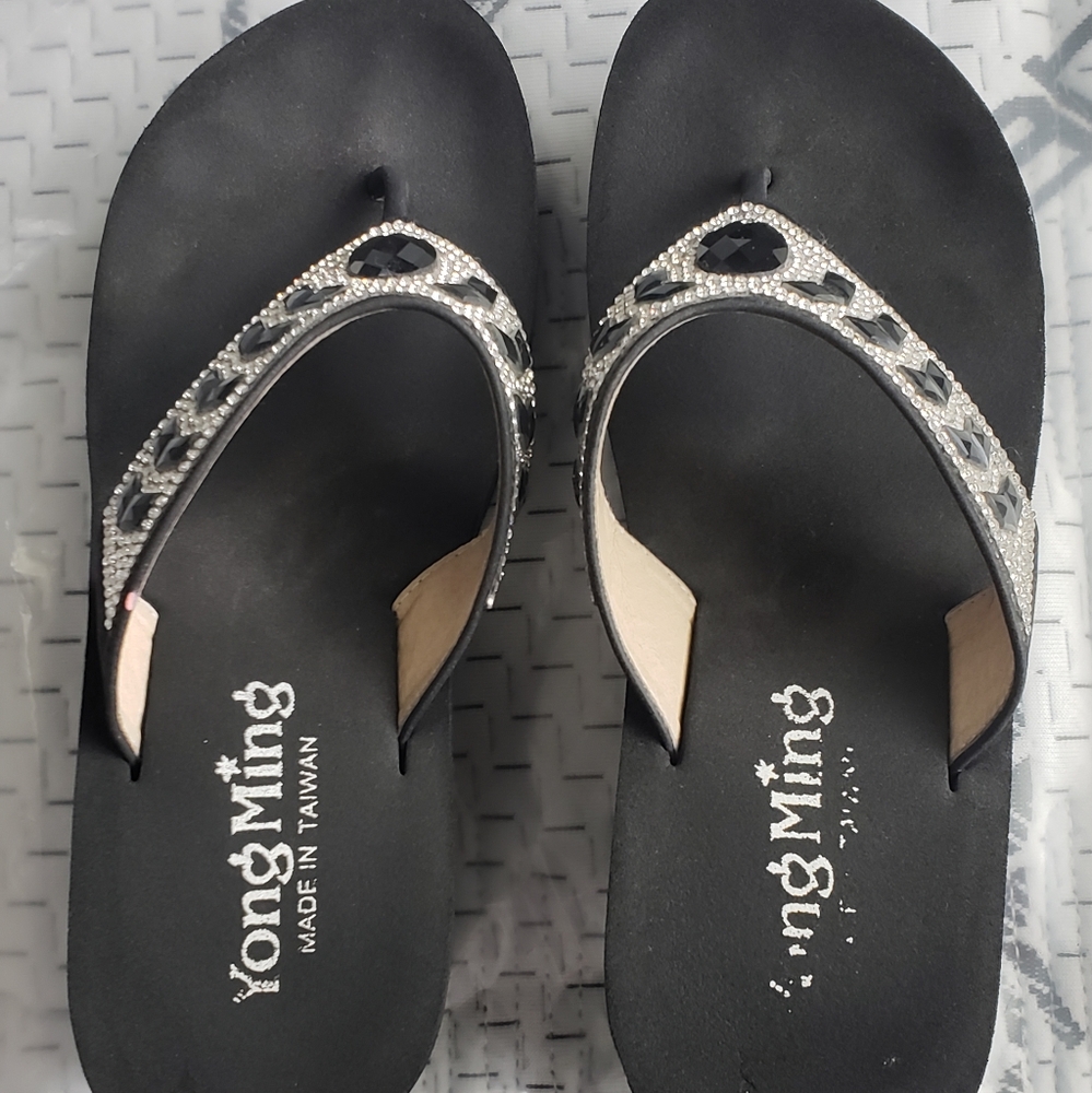 Sandals - Picture 2 of 5